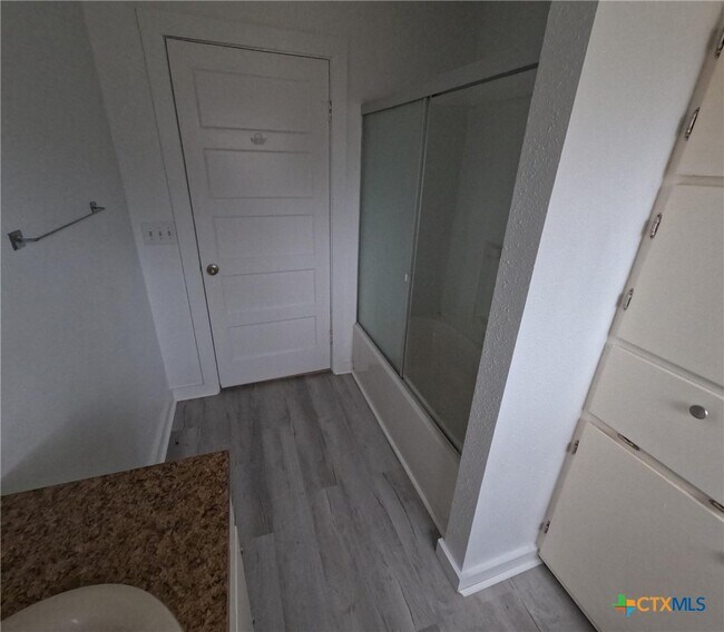 Building Photo - 218 N 4th