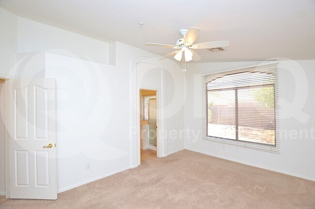 Building Photo - 10253 E Penstamin Dr