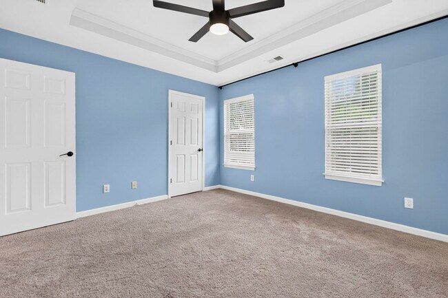 Building Photo - 5495 Hampton Ct