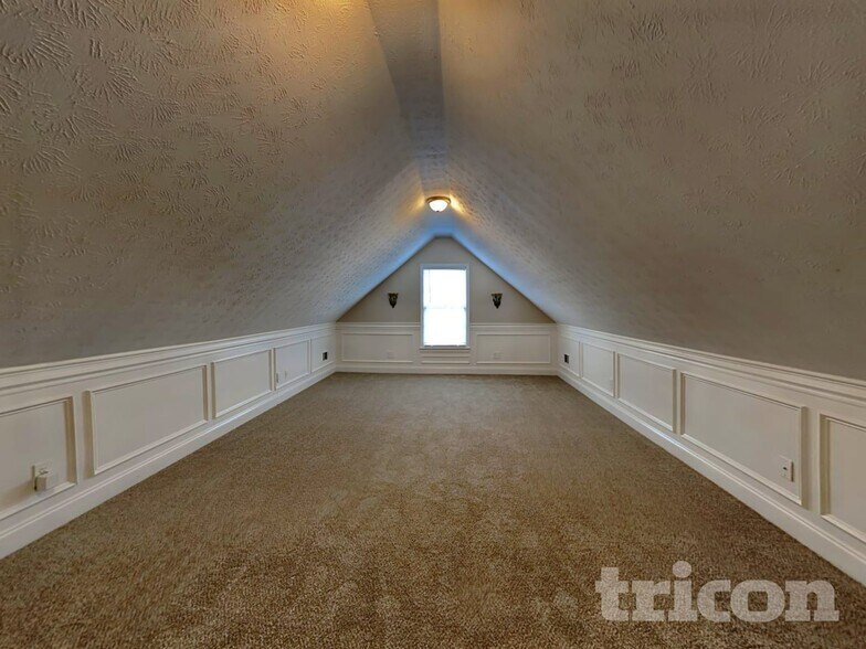 Building Photo - 160 Wisteria Way