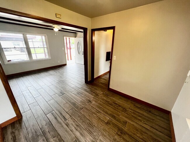 Building Photo - 2520 SW 45th St