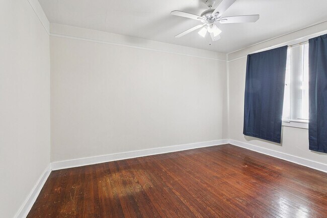 Building Photo - lrf2320