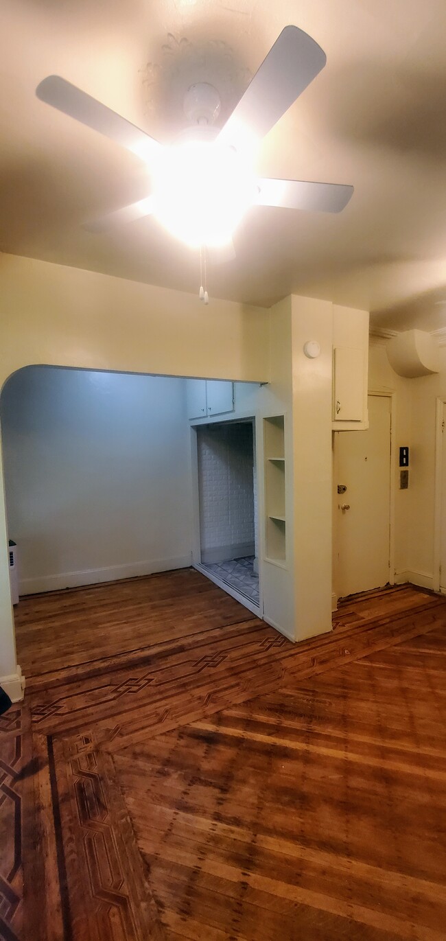 Building Photo - 105 Halsey St