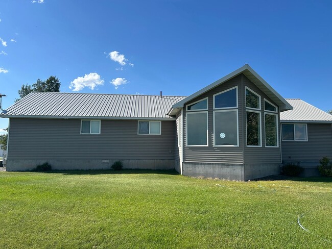 Building Photo - Beautiful country charmer with INCREDIBLE ...
