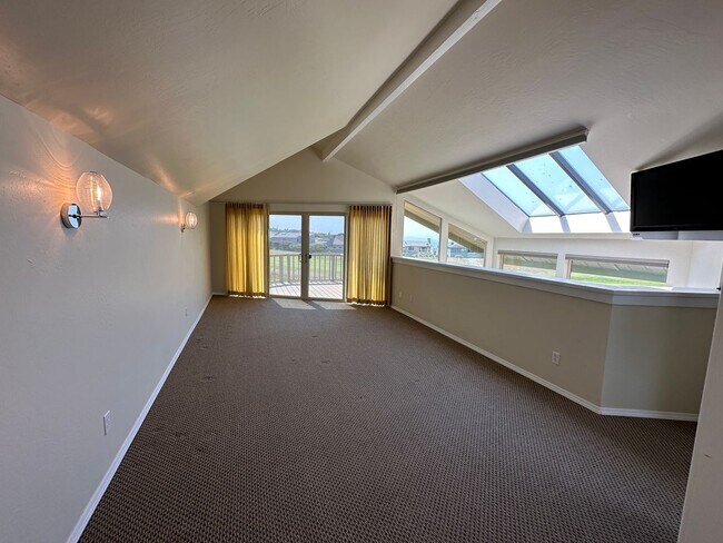 Building Photo - Stunning Home with Breathtaking Golf Cours...