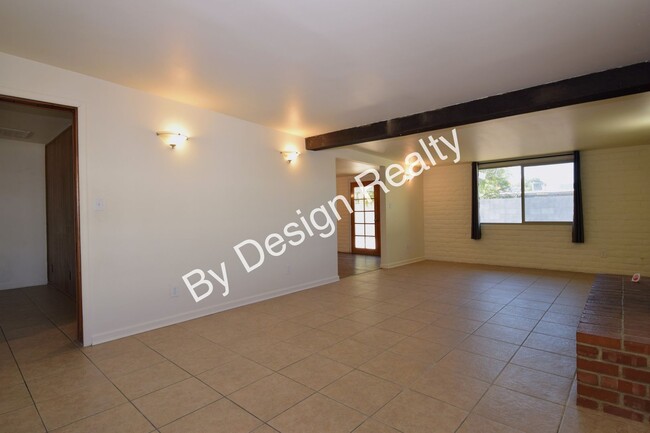 Building Photo - Pristine Remodeled Olive Grove 4 Bedroom 2...
