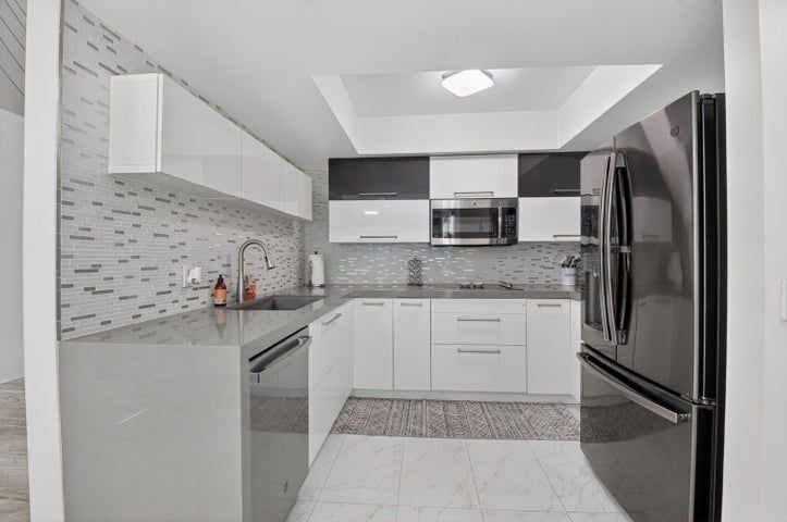 Primary Photo - 4310 Village Dr