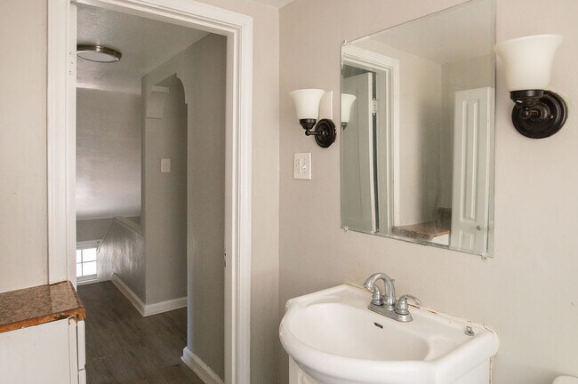 Building Photo - 331 Sandhurst Dr