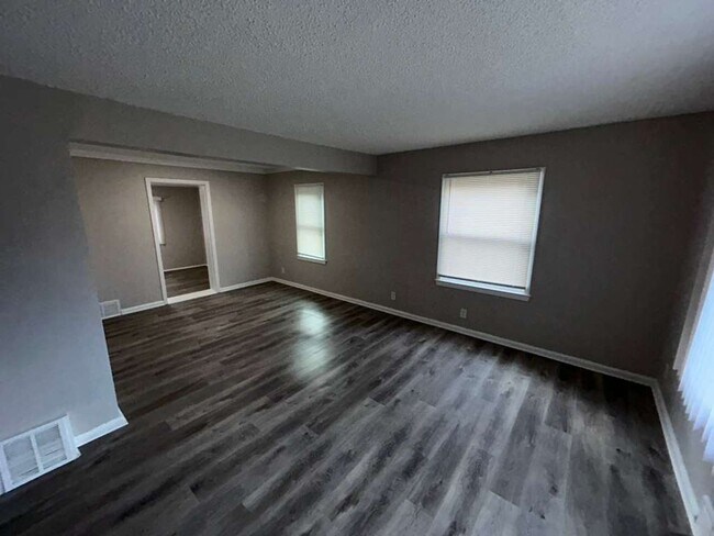 Building Photo - Renovated 3 Bedroom Colonial