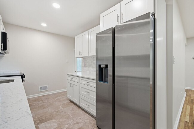 Building Photo - 18 Grandin Cir