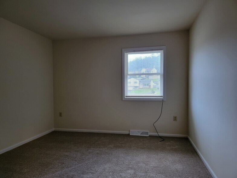 Building Photo - 119 Tom Ave