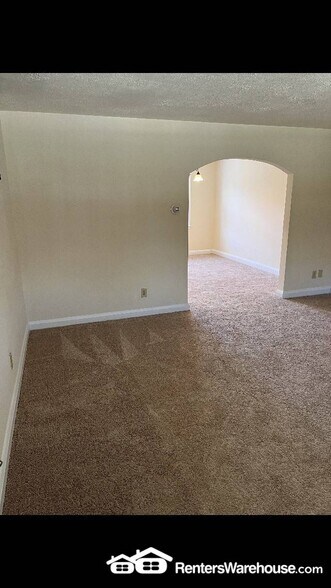 Building Photo - 10 Enjay Ave