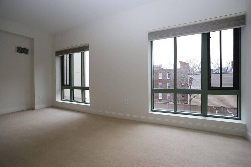 Building Photo - 20 2nd St