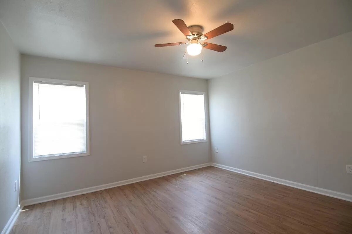 Building Photo - 1319 S 5th St