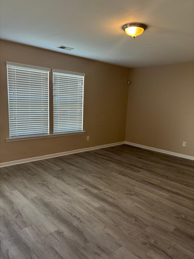 Building Photo - 1825 Polaris Dr