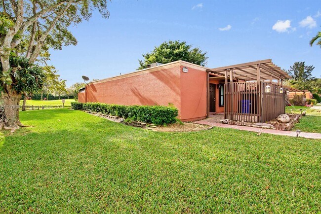 Building Photo - 10300 W Fairway Rd