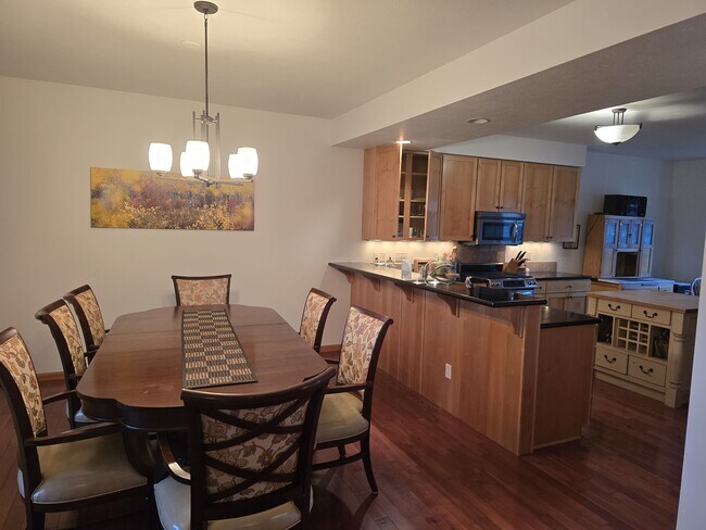 Building Photo - 3300 Graf St