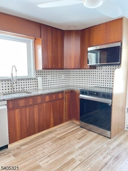 Building Photo - 3 Meadow Dr