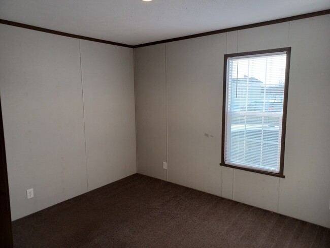Building Photo - 211 Magnolia Pl