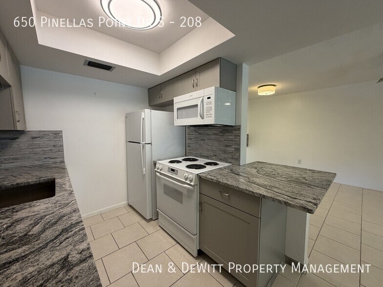 Building Photo - 1 Bed/1 Bath - Unit 208