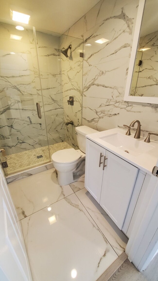 Building Photo - 21215-21212 De La Guerra St