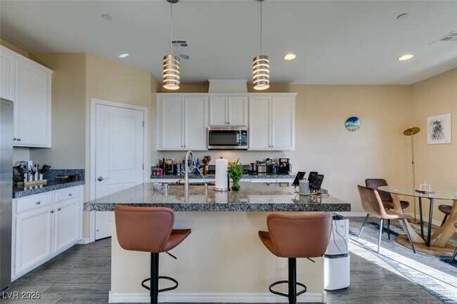 Building Photo - 172 Petaluma Valley Dr