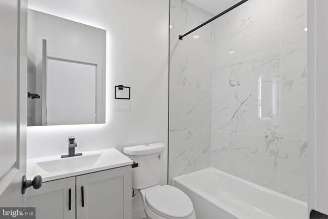 Building Photo - 65 Oaktree Dr