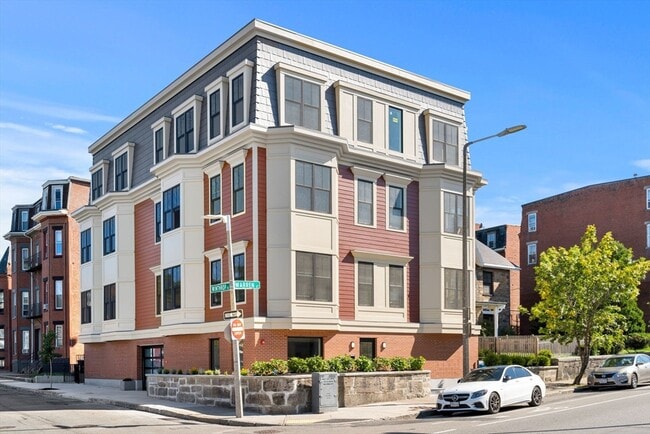 Primary Photo - 124 Warren St