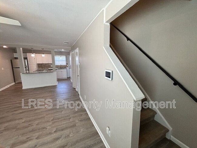 Building Photo - 517 Carambola Ave