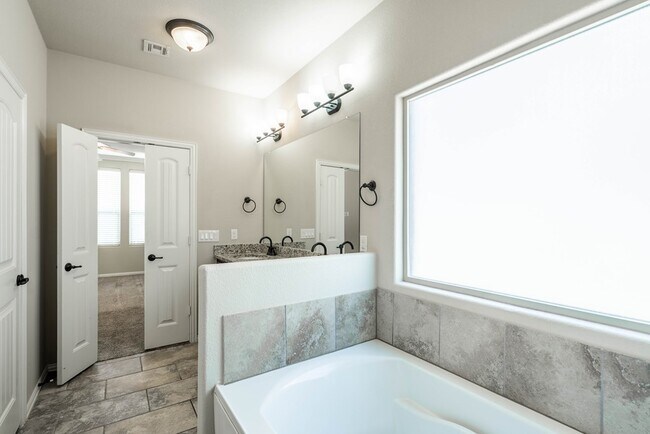 Building Photo - 6969 King Ranch Rd