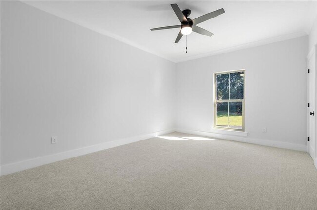 Building Photo - 5488 Hilltop Dr N