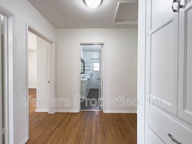 Building Photo - 623 Camino Real