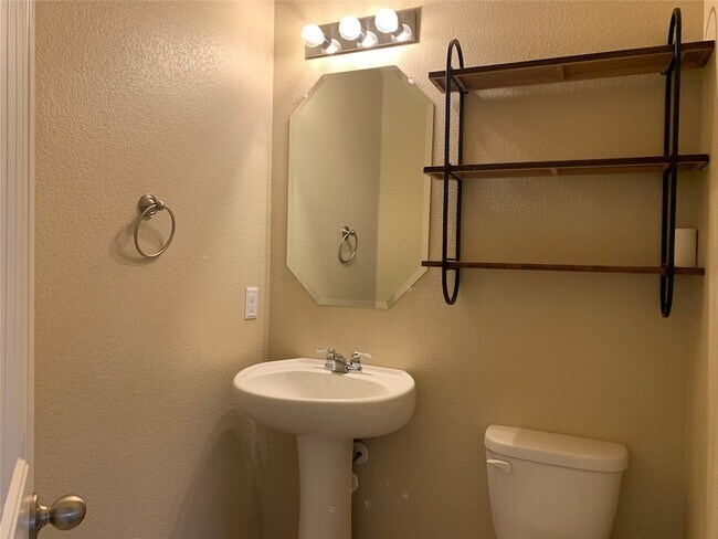 Building Photo - 6353 Eagle Lake Ct
