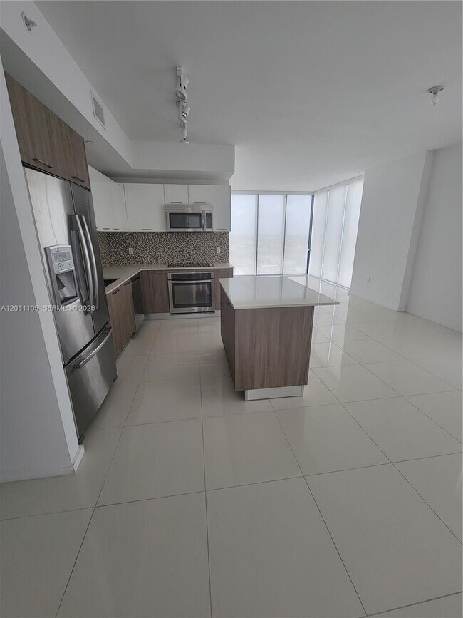 Building Photo - 5300 Paseo Blvd
