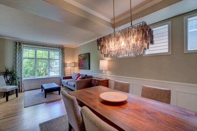 Building Photo - 4Bd/2.5Ba Issaquah House