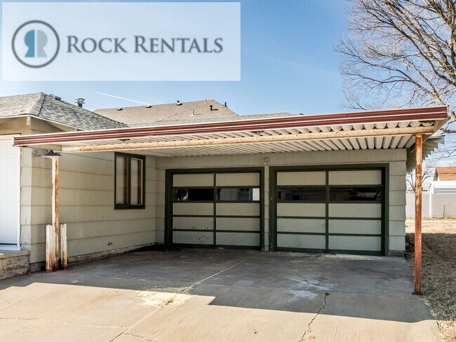 Building Photo - 228 E 5th Ave