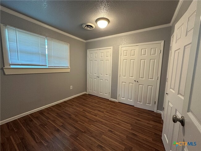Building Photo - 1302 Canary Ln