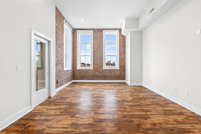 Building Photo - 6200 Hudson Ave