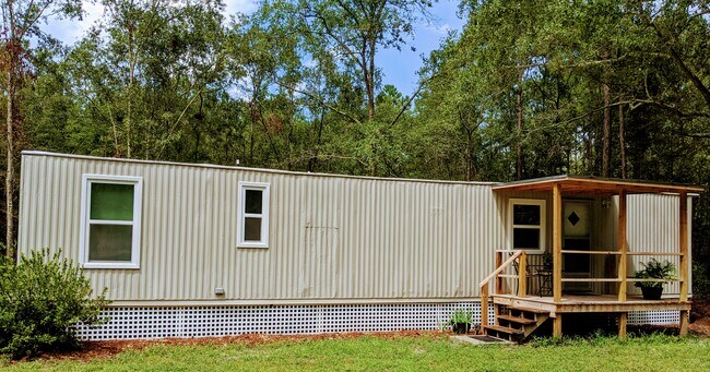 Front - 114 Victory Ln