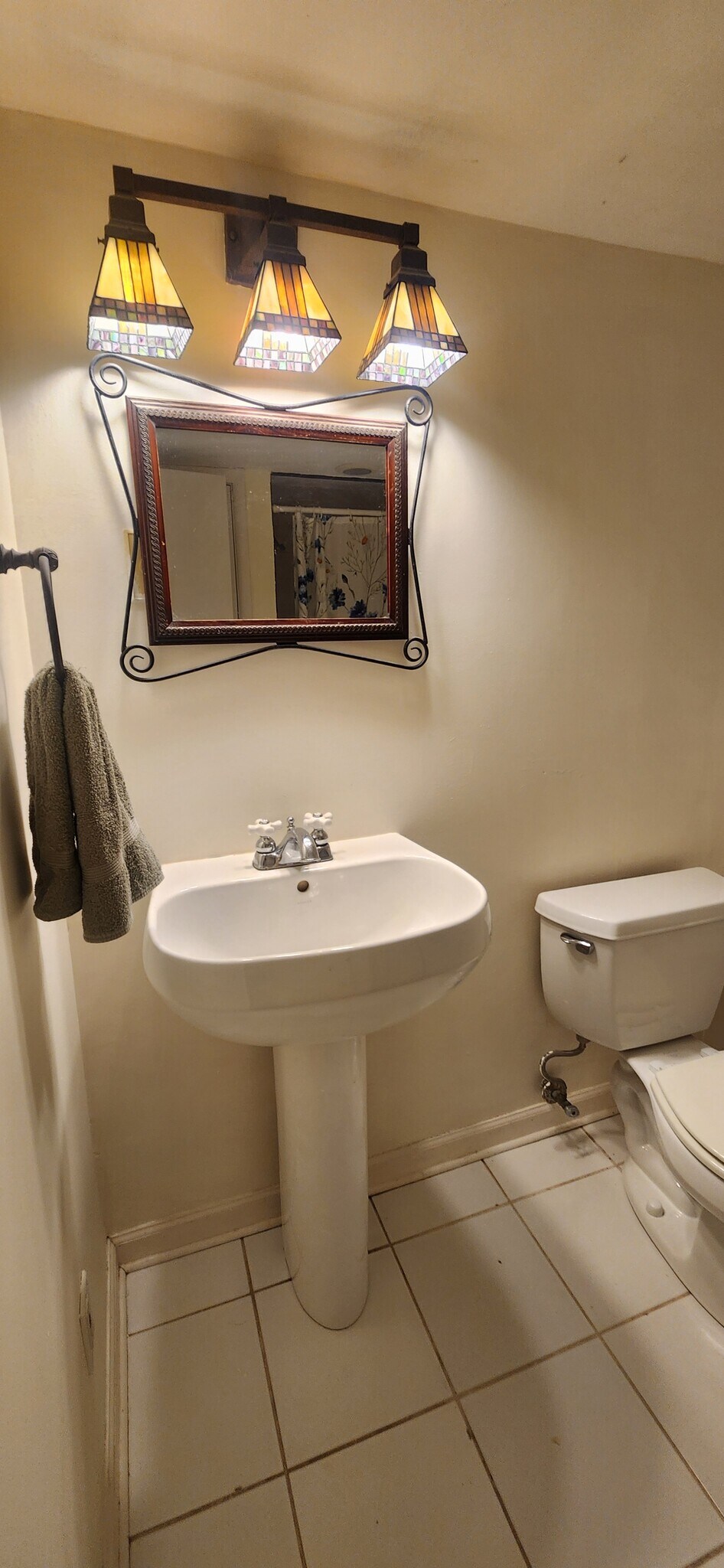 Building Photo - 702 Plum St SW