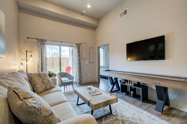 Primary Photo - 2210 Remington Way