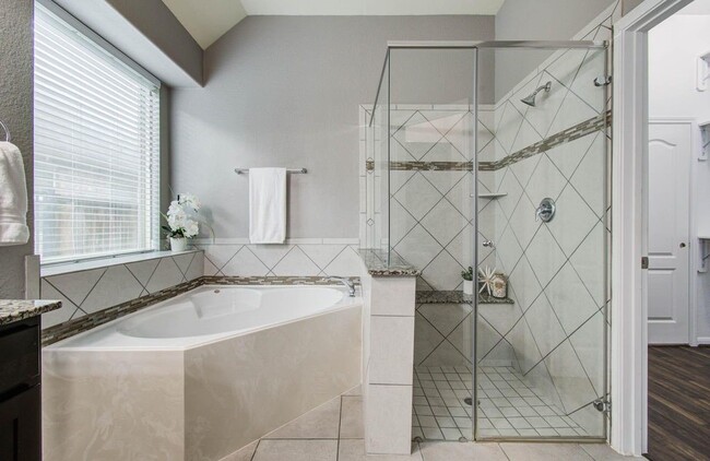 Building Photo - 17622 Quiet Shores Dr