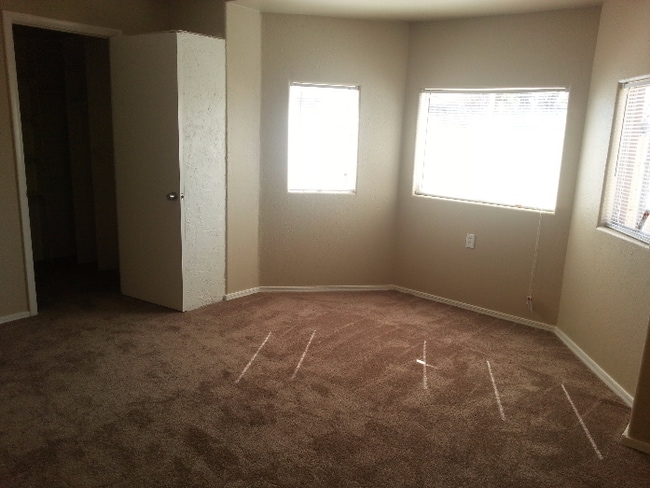 Building Photo - 6313 W Earll Dr