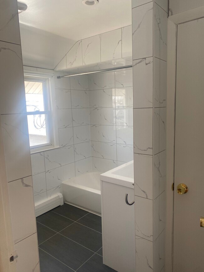 Building Photo - 25 Melrose Pl