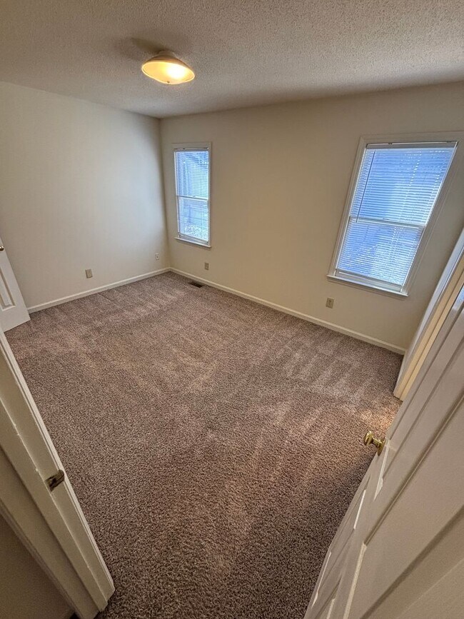 Building Photo - 1520