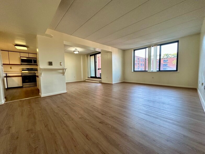 Primary Photo - 85 Brainerd Rd