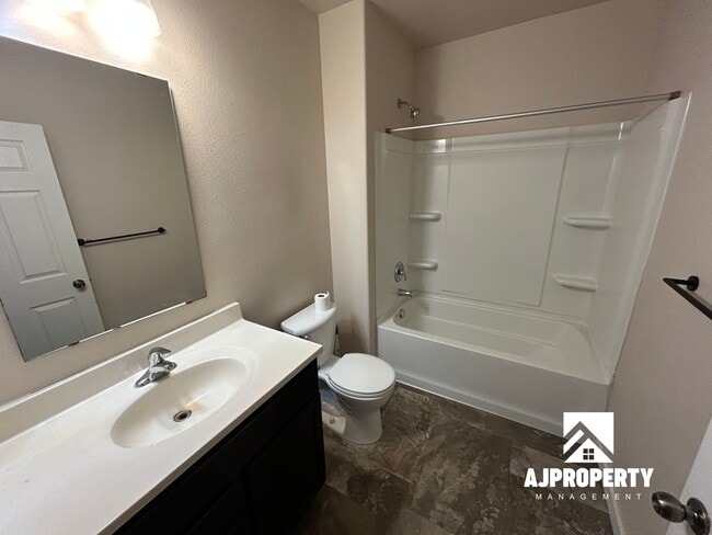 Building Photo - 214 W Russell St