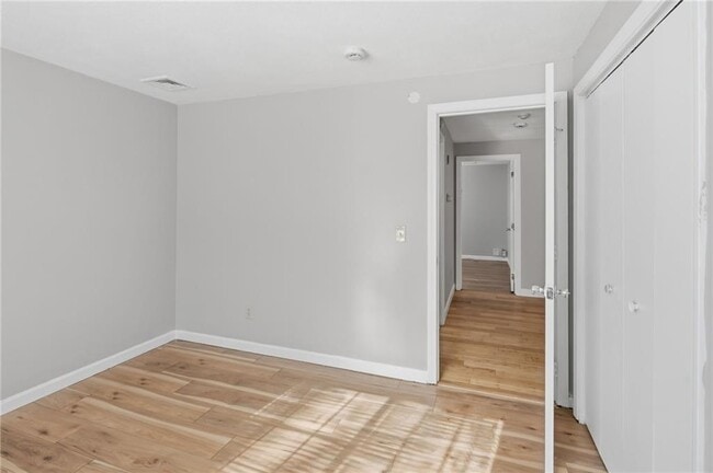 Building Photo - 18 Joseph St