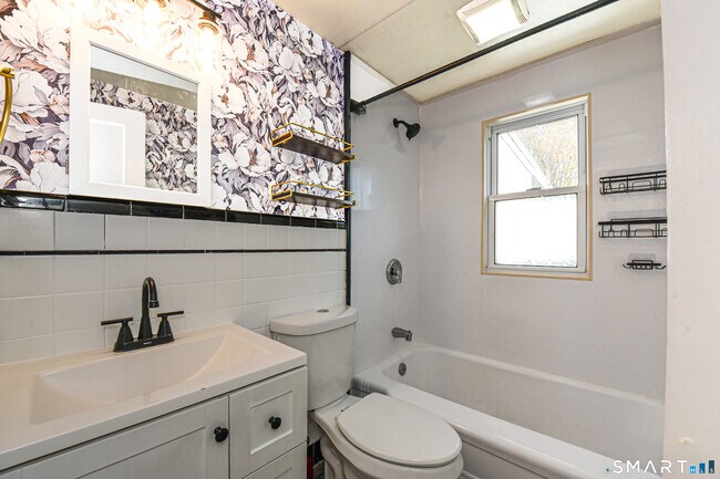 Building Photo - 146 Warsaw St