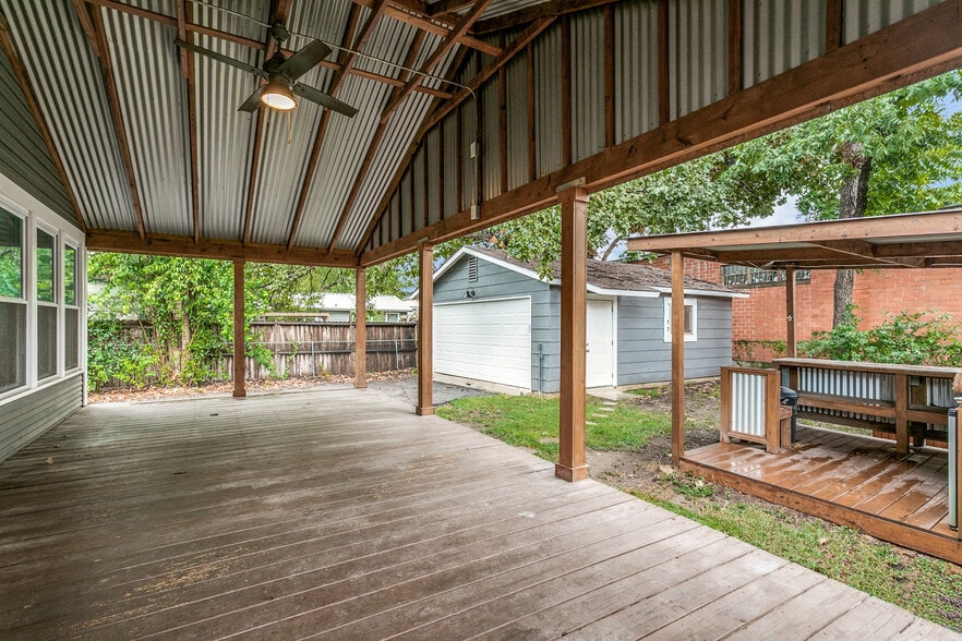 Building Photo - 326 Simon